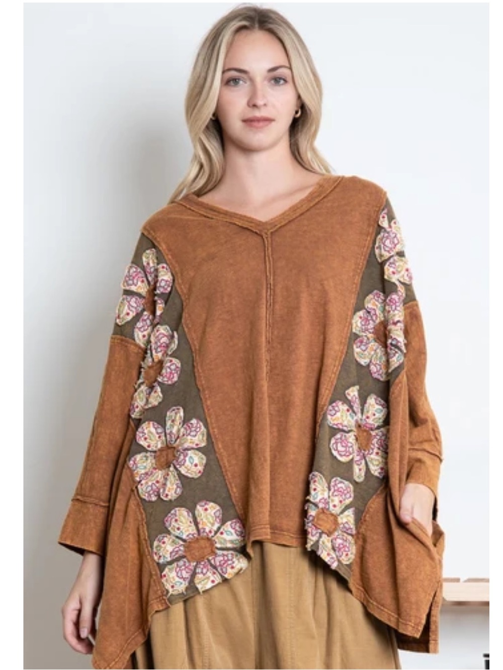Blue Velvet Color Block Panel Top with Flower Patches in Mocha Size Large